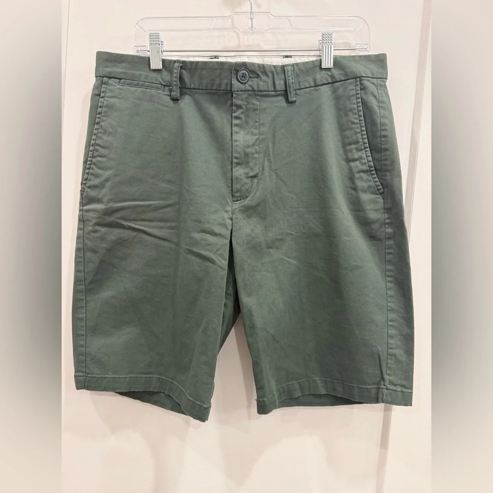Old Navy Men’s Ultra Slim Flat-Front Shorts – Green Khaki | Size 33